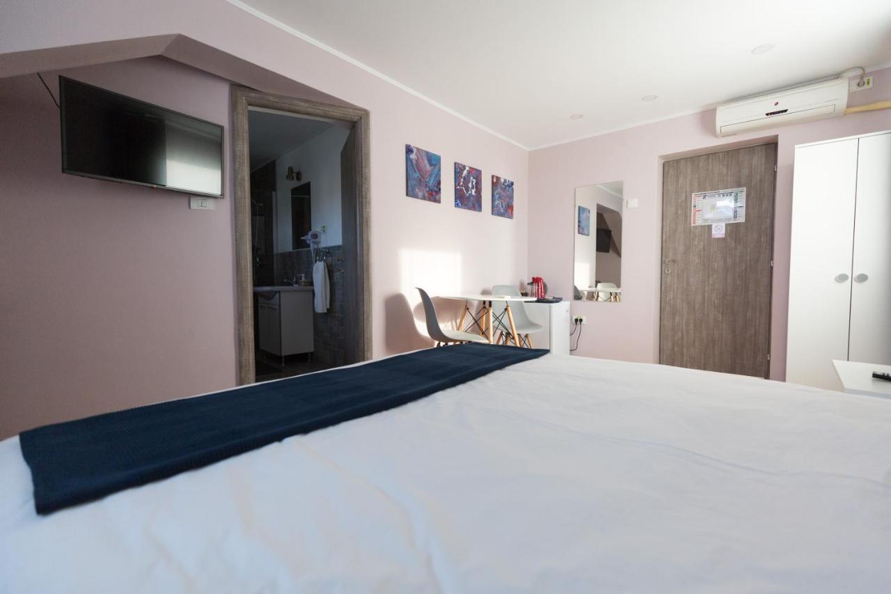 Casa Ris Hotel Targu Jiu Bagian luar foto
