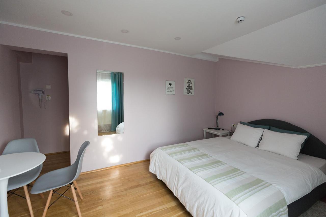 Casa Ris Hotel Targu Jiu Bagian luar foto