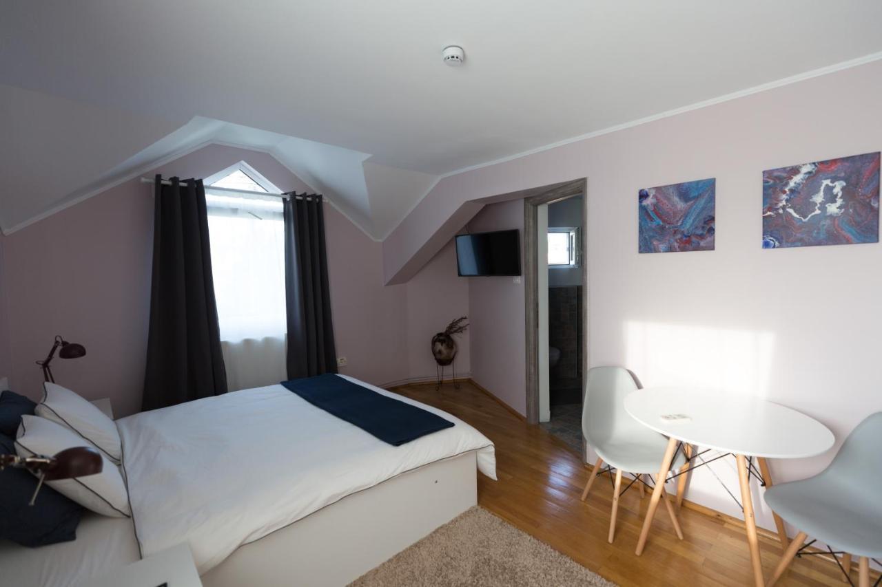 Casa Ris Hotel Targu Jiu Bagian luar foto