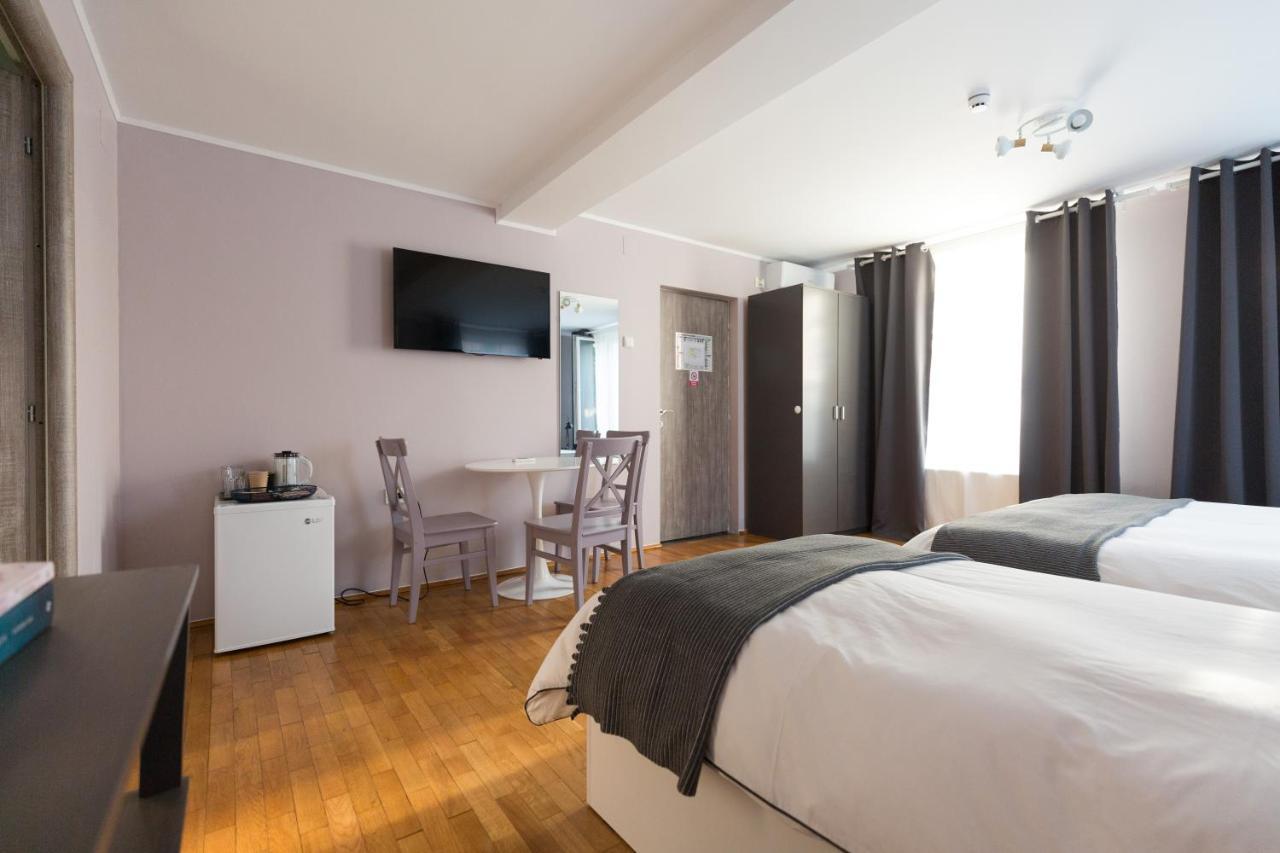 Casa Ris Hotel Targu Jiu Bagian luar foto