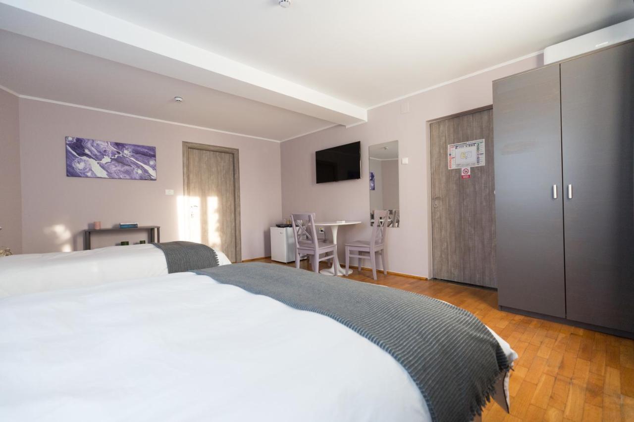 Casa Ris Hotel Targu Jiu Bagian luar foto